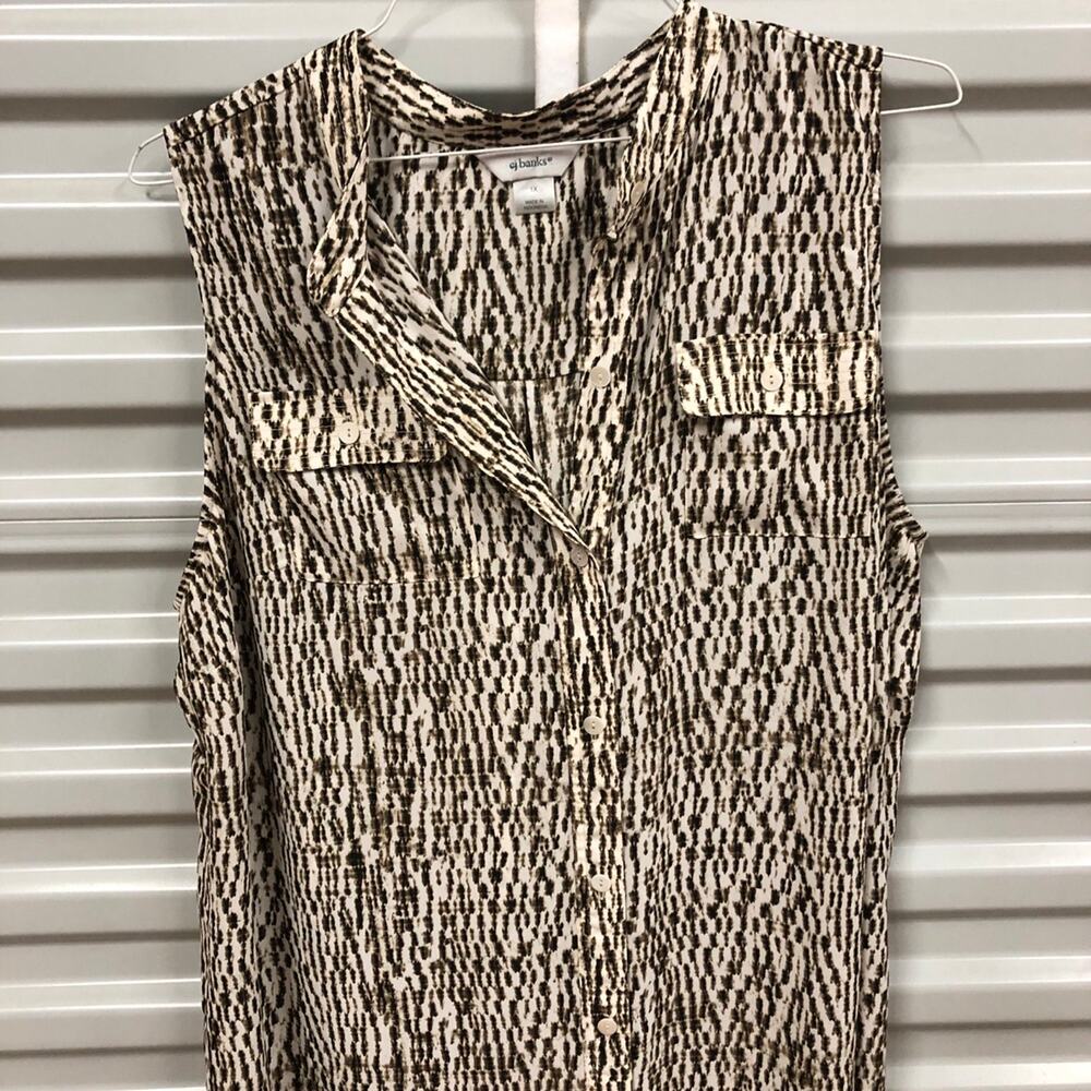 C j banks sleeveless printed blouse size 1X